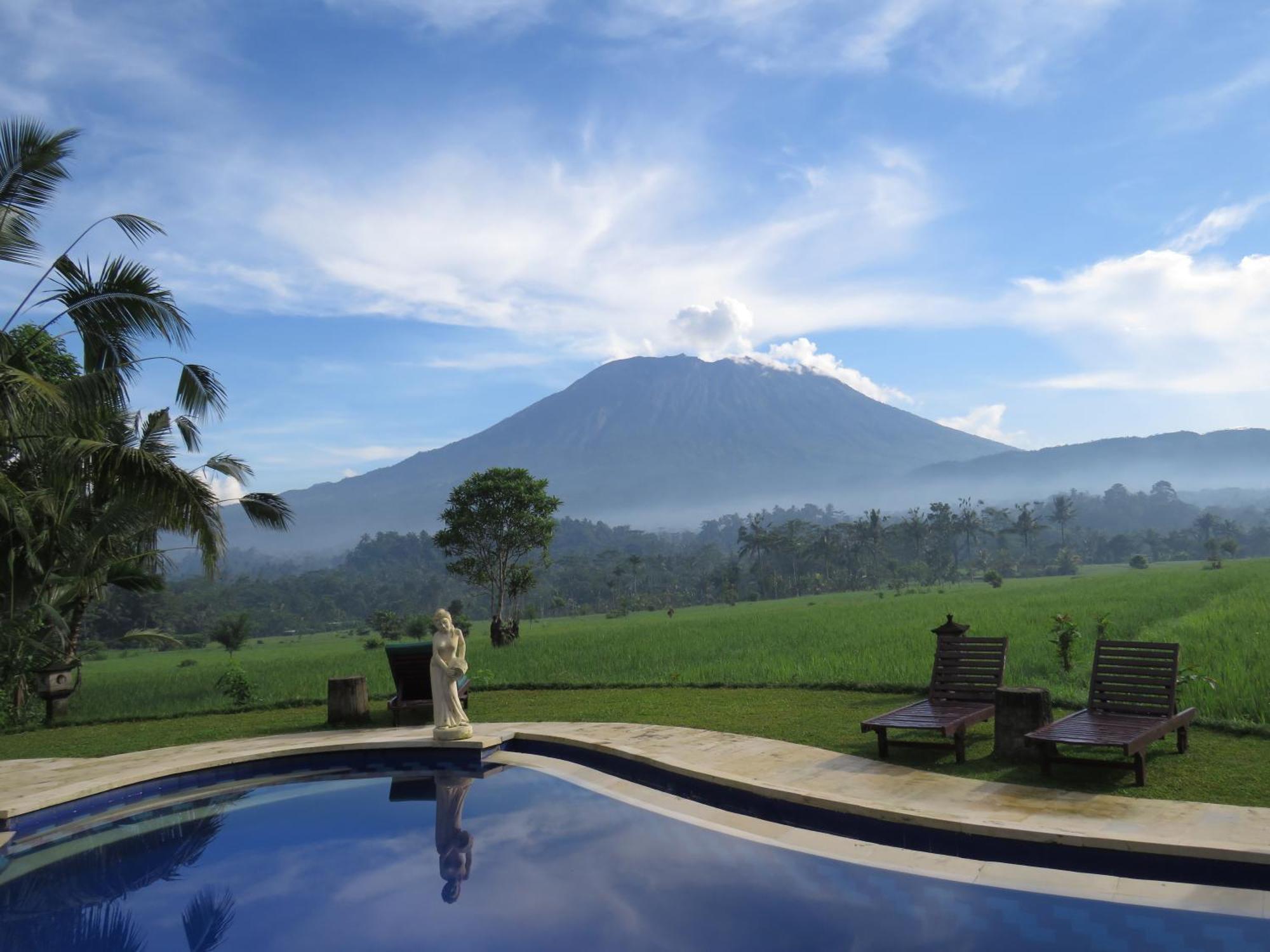 Great Mountain Views Villa Resort Selat Extérieur photo