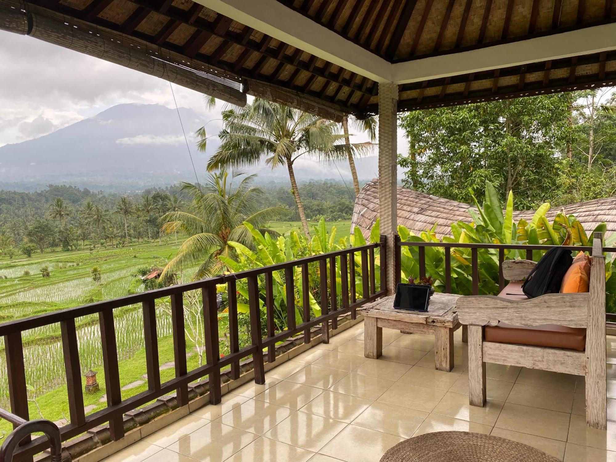 Great Mountain Views Villa Resort Selat Chambre photo