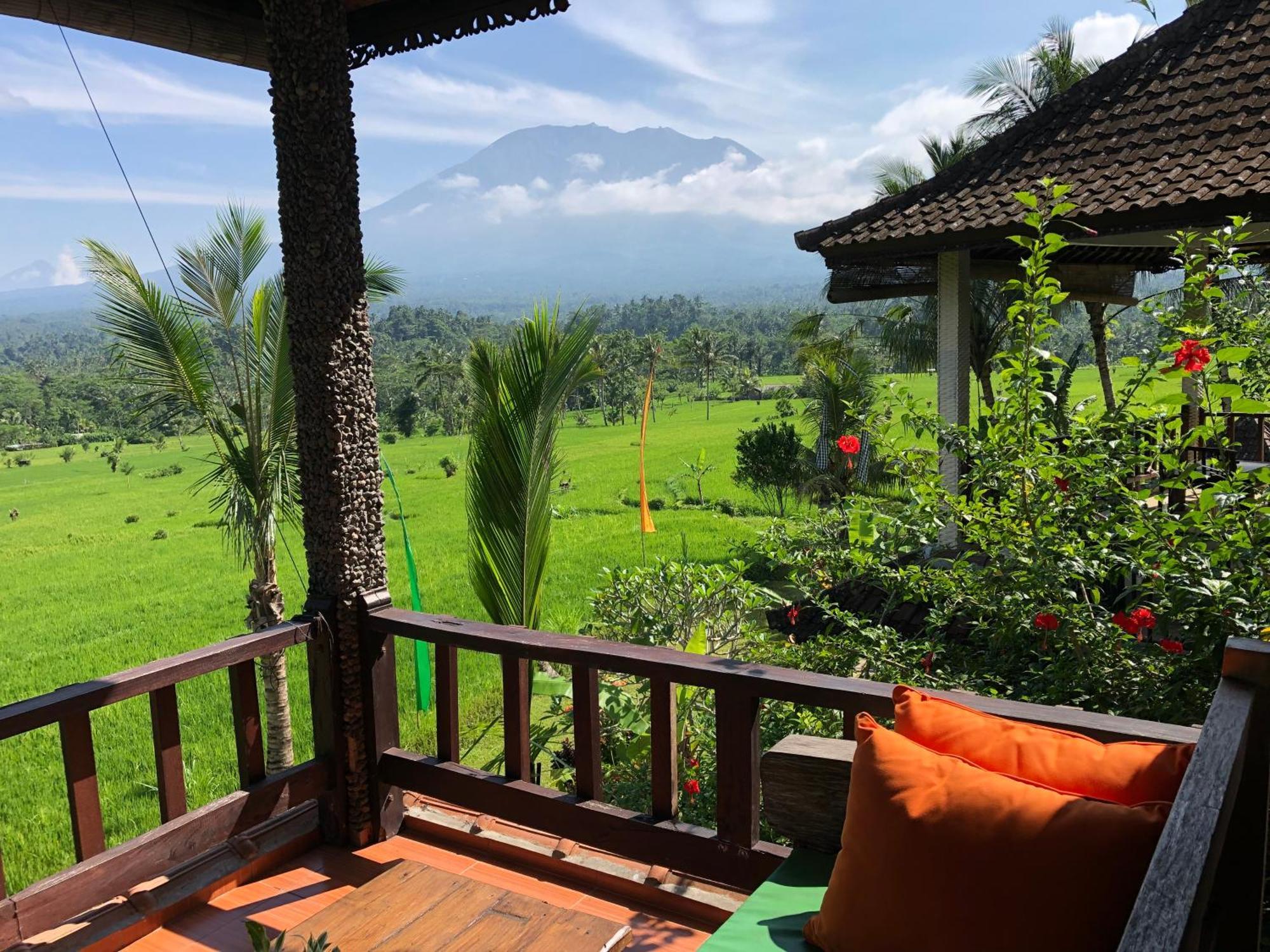 Great Mountain Views Villa Resort Selat Chambre photo