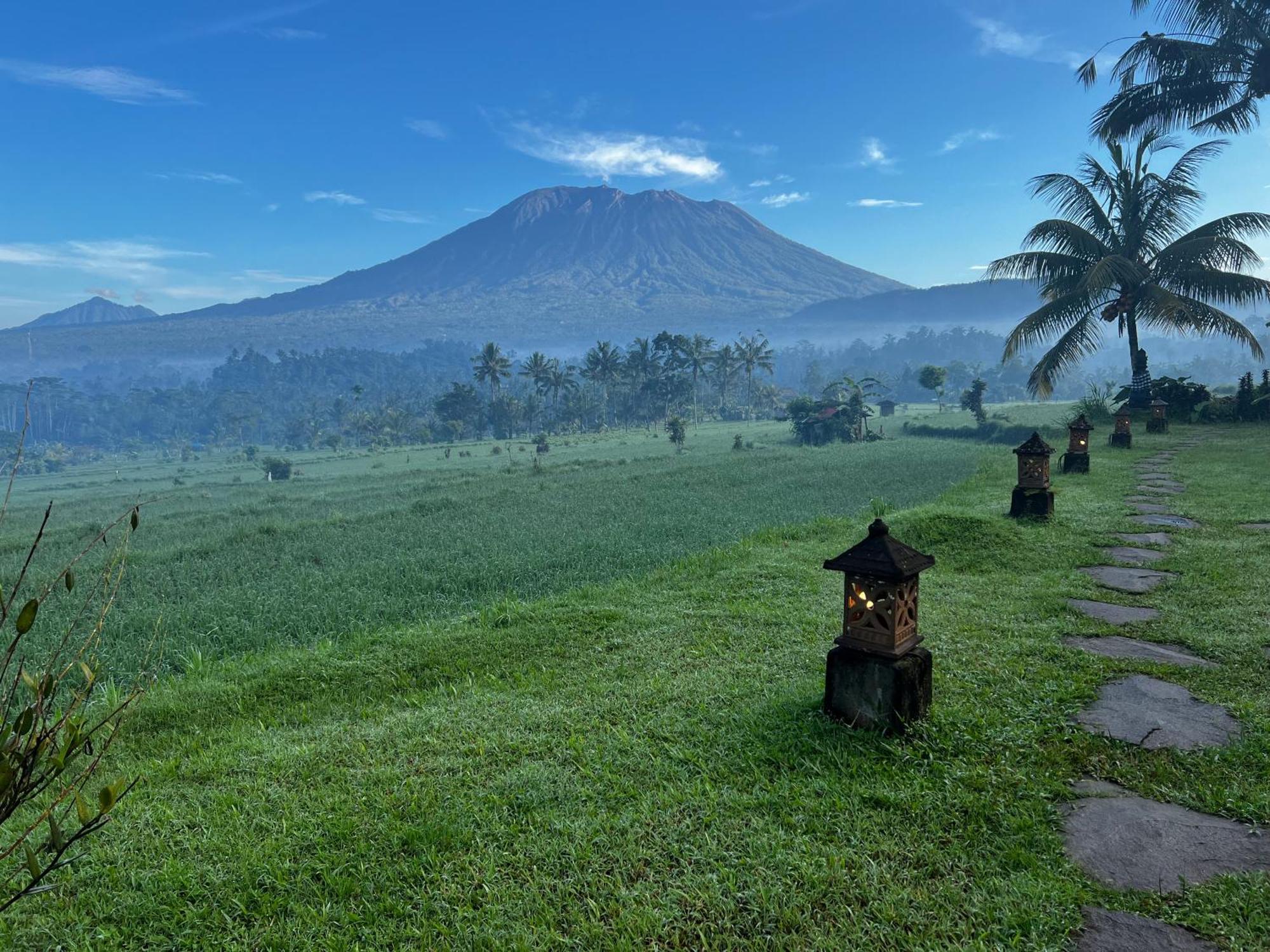 Great Mountain Views Villa Resort Selat Extérieur photo