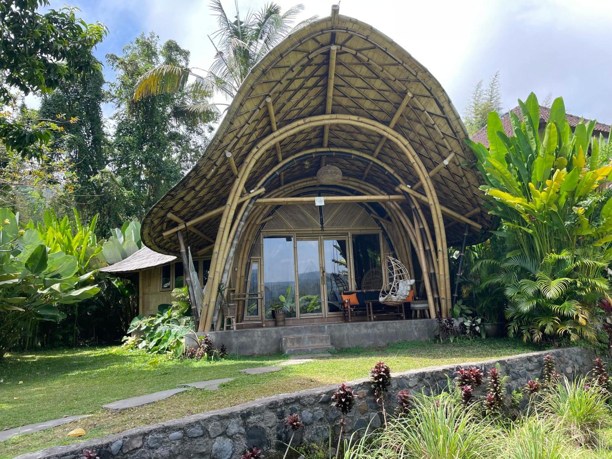Great Mountain Views Villa Resort Selat Chambre photo