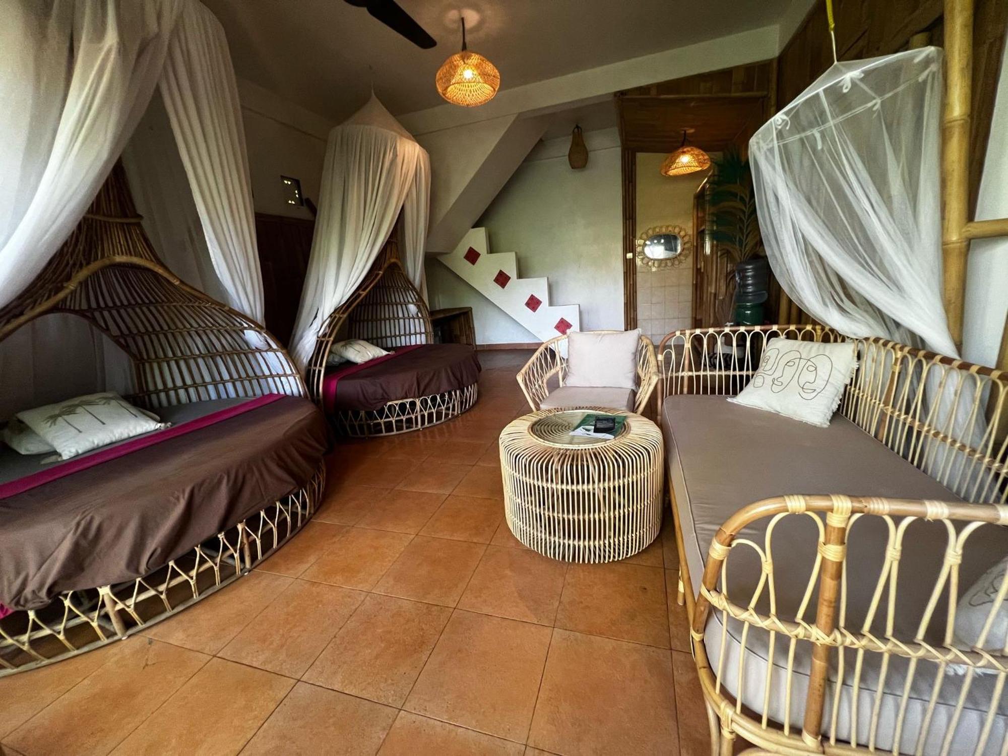 Great Mountain Views Villa Resort Selat Chambre photo