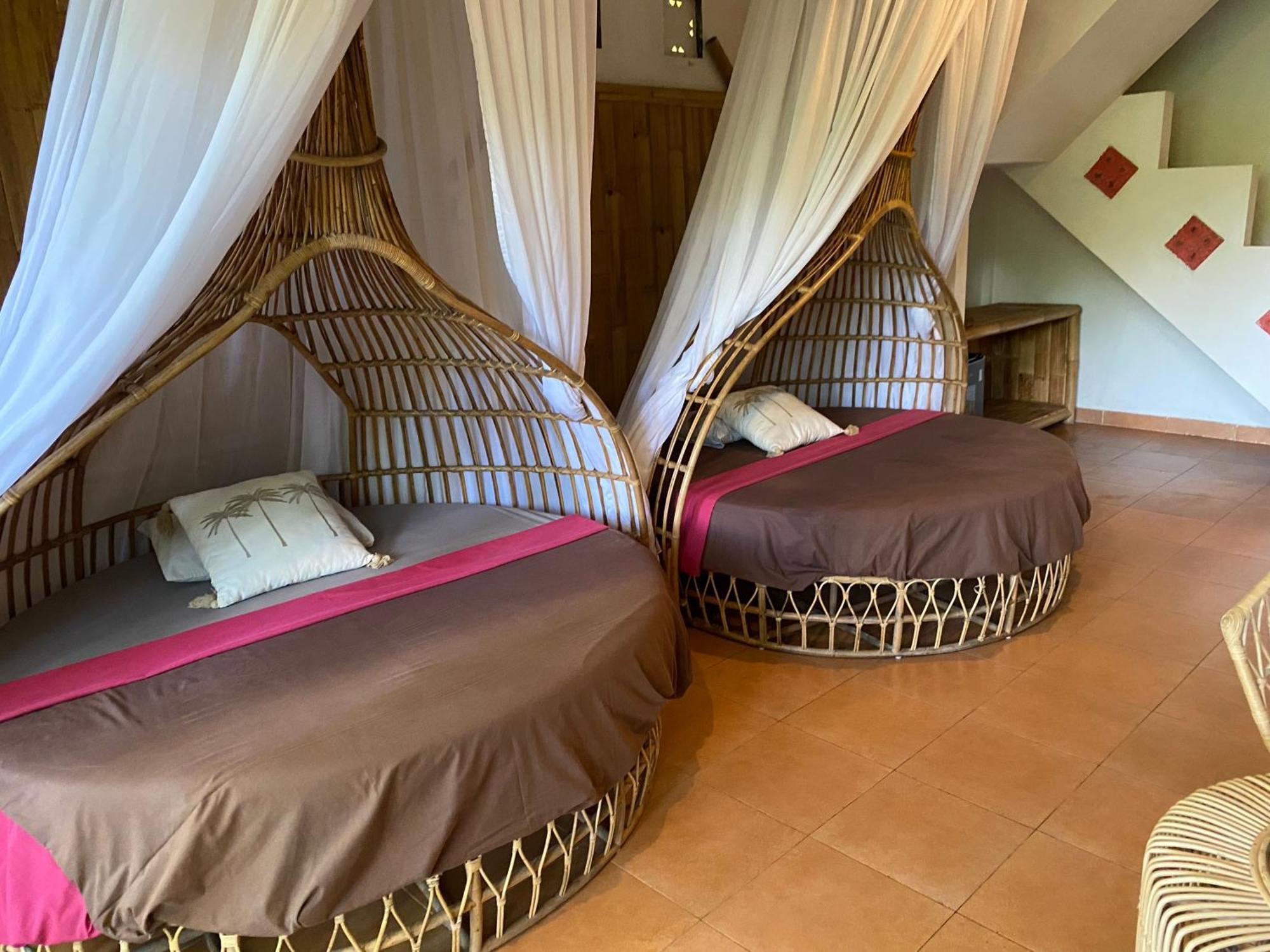 Great Mountain Views Villa Resort Selat Chambre photo